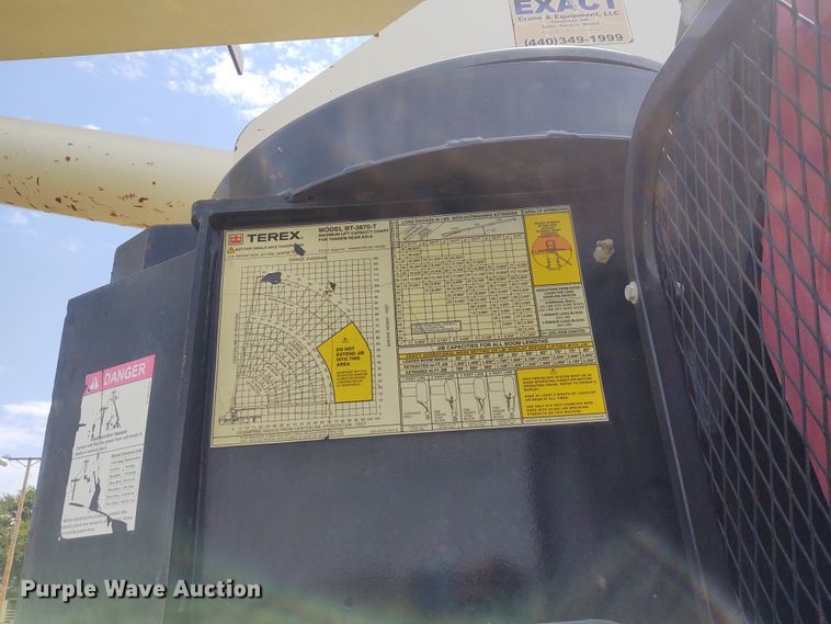 image for item DE7036 2008 Sterling LT8  crane truck