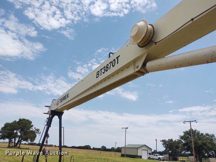 image for item DE7036 2008 Sterling LT8  crane truck