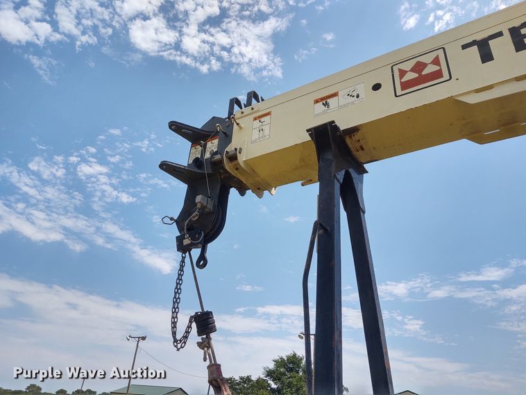 image for item DE7036 2008 Sterling LT8  crane truck