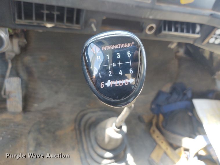 image for item DE7037 1998 International 4700  crane truck