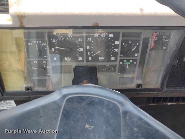 image for item DE7037 1998 International 4700  crane truck