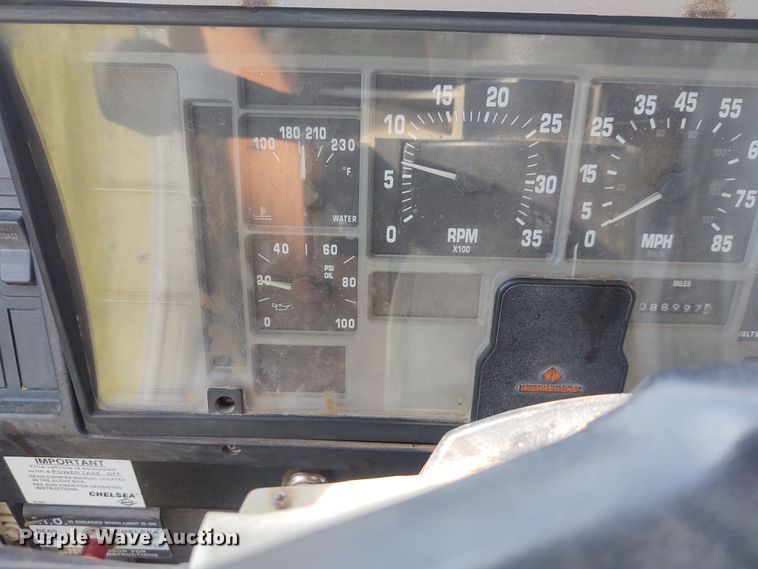 image for item DE7037 1998 International 4700  crane truck