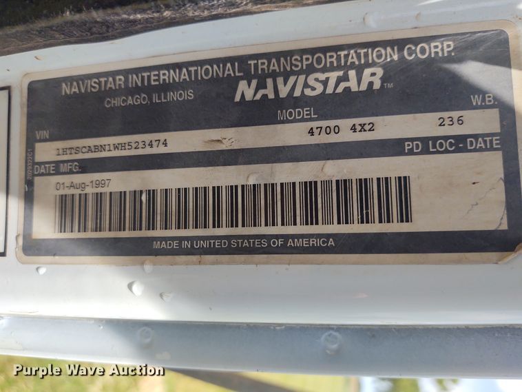 image for item DE7037 1998 International 4700  crane truck