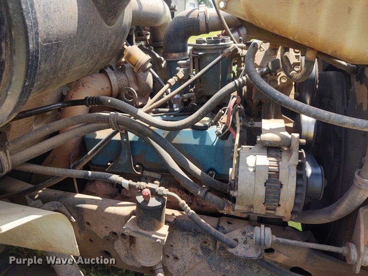 image for item DE7037 1998 International 4700  crane truck