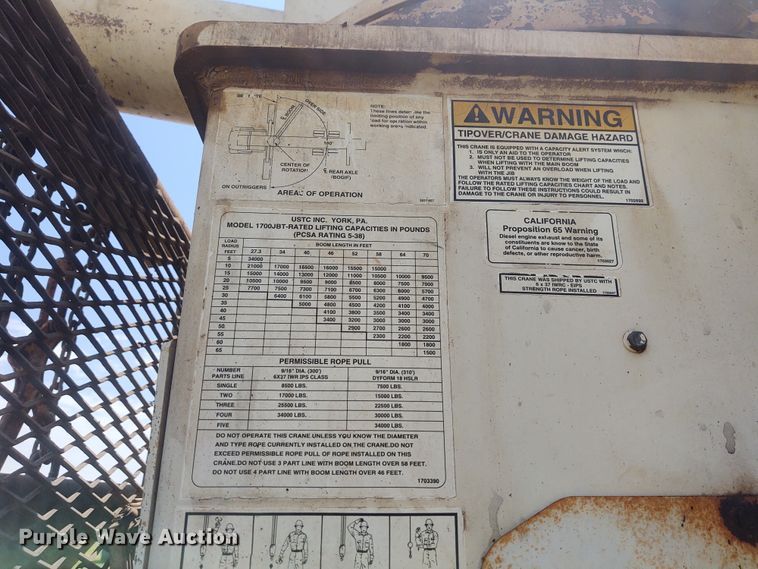 image for item DE7037 1998 International 4700  crane truck