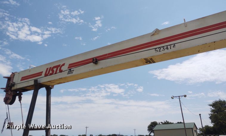 image for item DE7037 1998 International 4700  crane truck