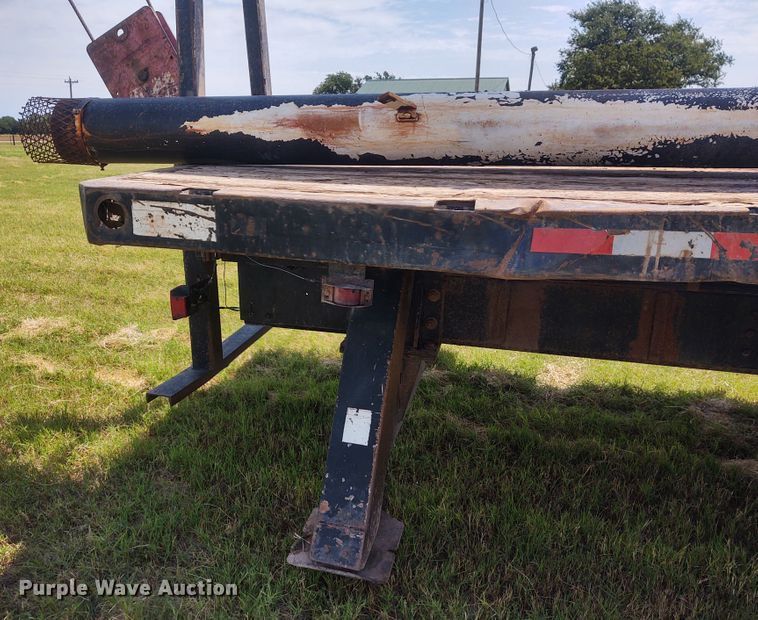 image for item DE7037 1998 International 4700  crane truck