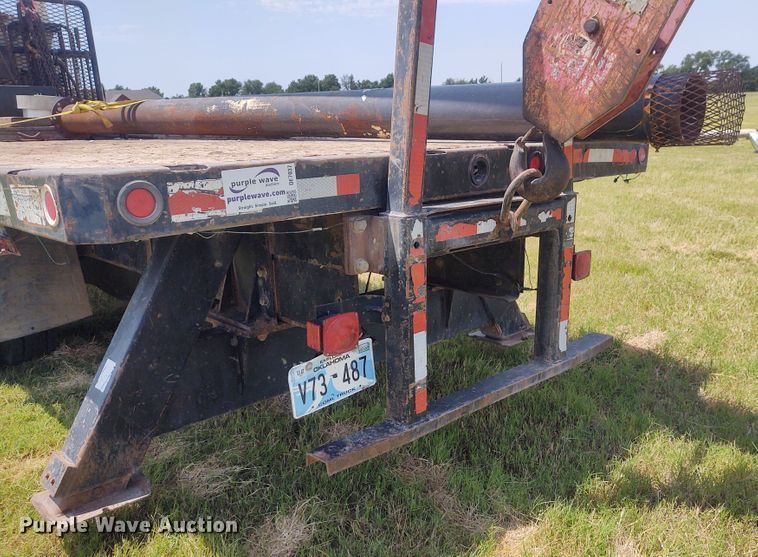 image for item DE7037 1998 International 4700  crane truck