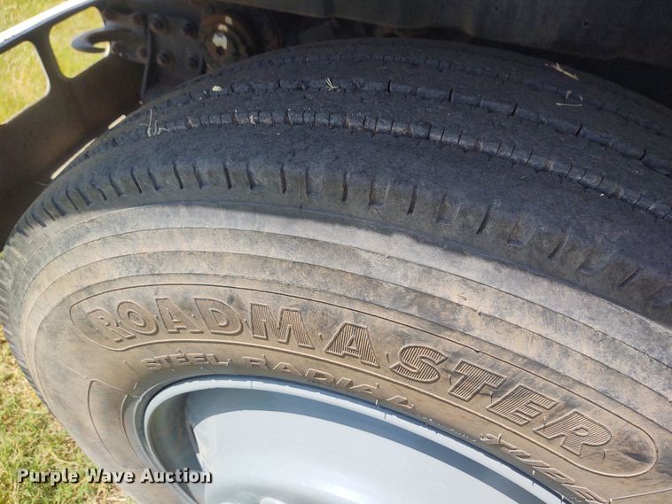 image for item DE7037 1998 International 4700  crane truck