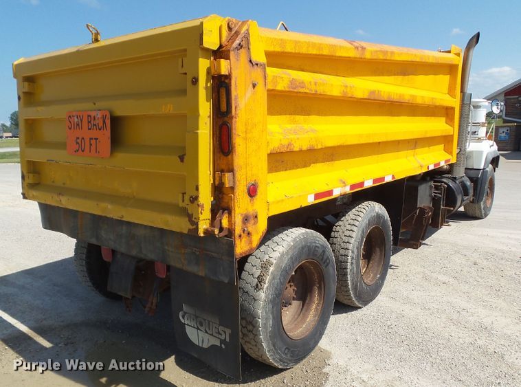 image for item DF0847 2001 Mack RD600  dump truck