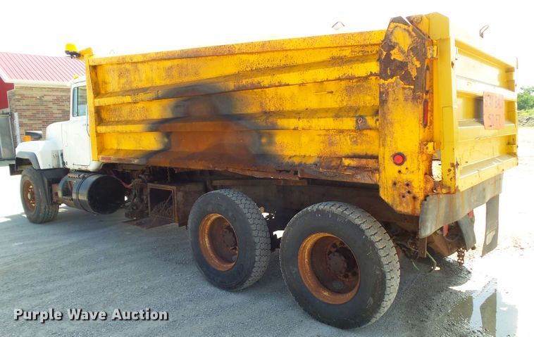 image for item DF0847 2001 Mack RD600  dump truck