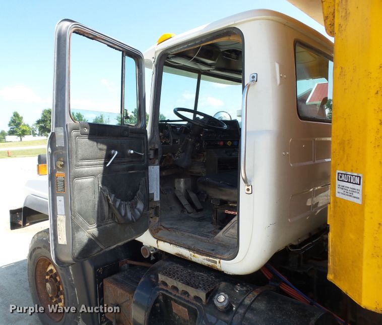 image for item DF0847 2001 Mack RD600  dump truck