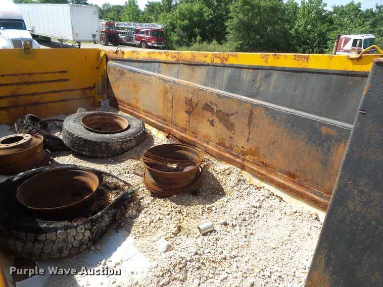 image for item DF0847 2001 Mack RD600  dump truck