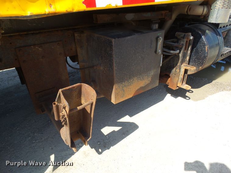 image for item DF0847 2001 Mack RD600  dump truck