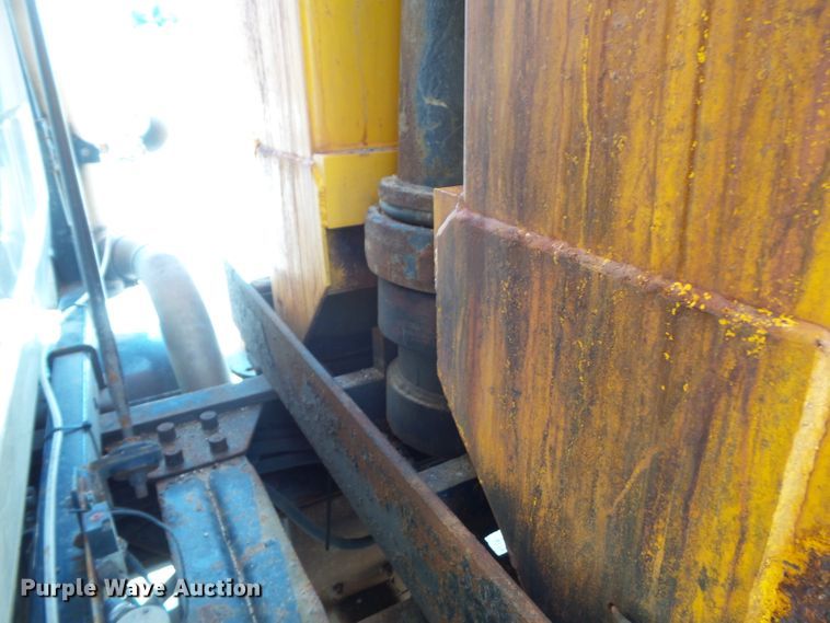 image for item DF0847 2001 Mack RD600  dump truck