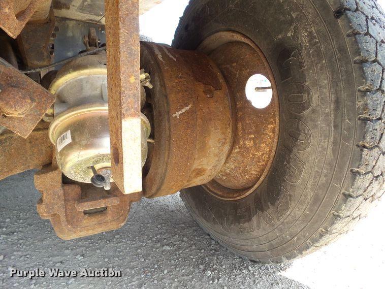 image for item DF0847 2001 Mack RD600  dump truck