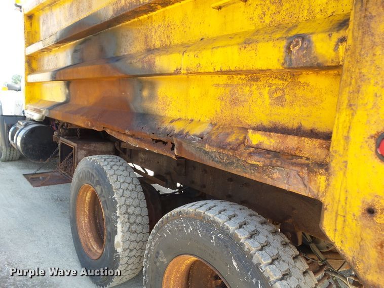 image for item DF0847 2001 Mack RD600  dump truck