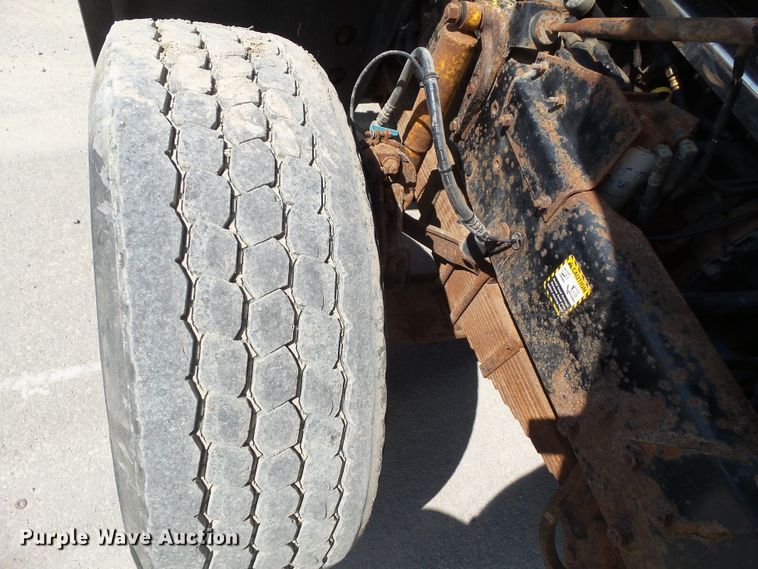 image for item DF0847 2001 Mack RD600  dump truck