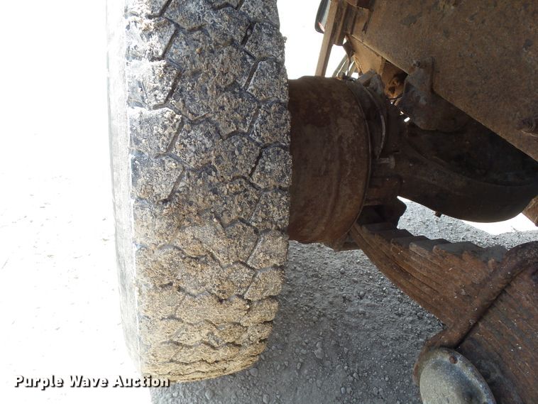 image for item DF0847 2001 Mack RD600  dump truck