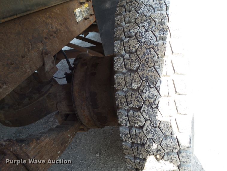 image for item DF0847 2001 Mack RD600  dump truck