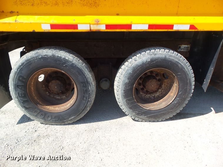 image for item DF0847 2001 Mack RD600  dump truck