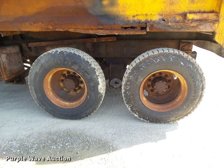 image for item DF0847 2001 Mack RD600  dump truck