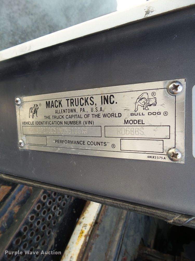 image for item DF0847 2001 Mack RD600  dump truck