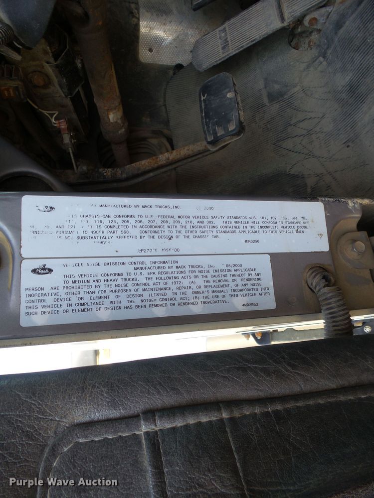 image for item DF0847 2001 Mack RD600  dump truck