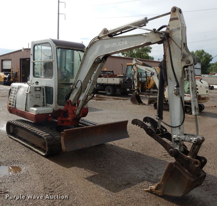 image for item DF5172 2005 Takeuchi TB135  mini excavator