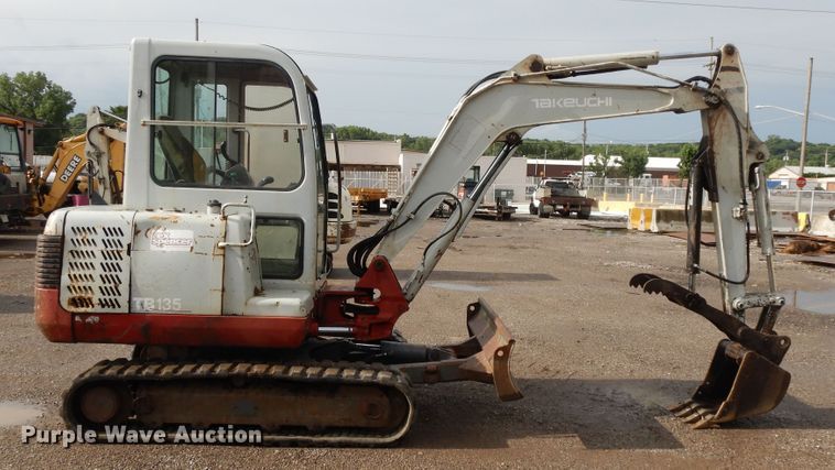 image for item DF5172 2005 Takeuchi TB135  mini excavator