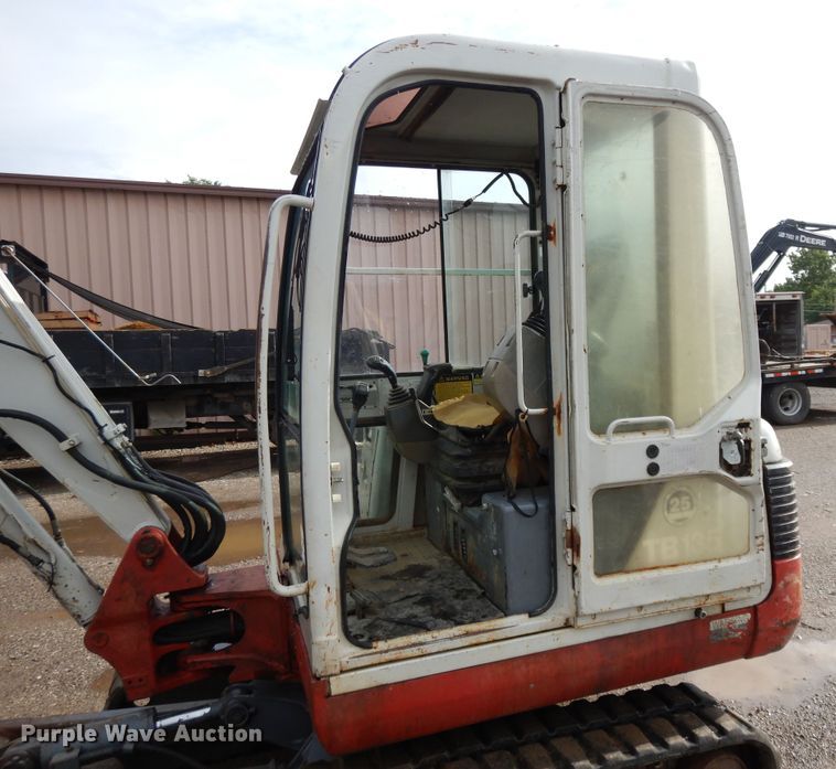 image for item DF5172 2005 Takeuchi TB135  mini excavator