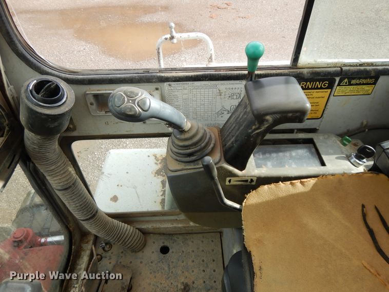 image for item DF5172 2005 Takeuchi TB135  mini excavator