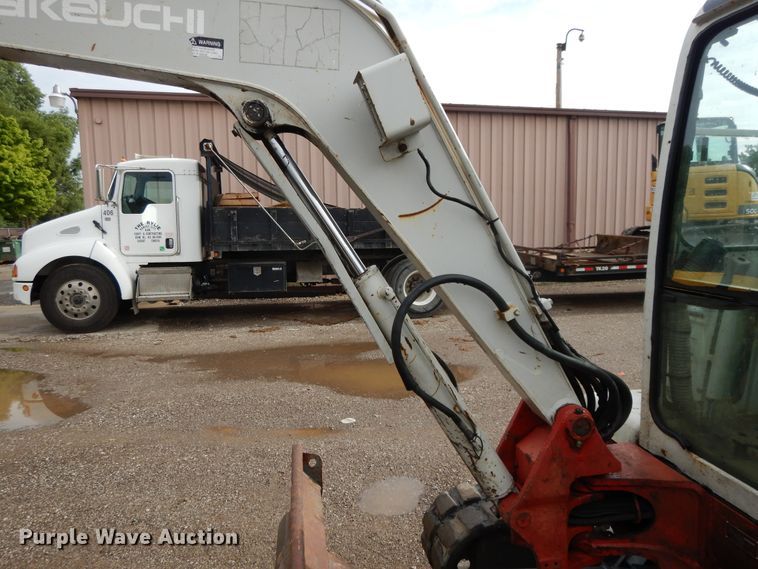 image for item DF5172 2005 Takeuchi TB135  mini excavator