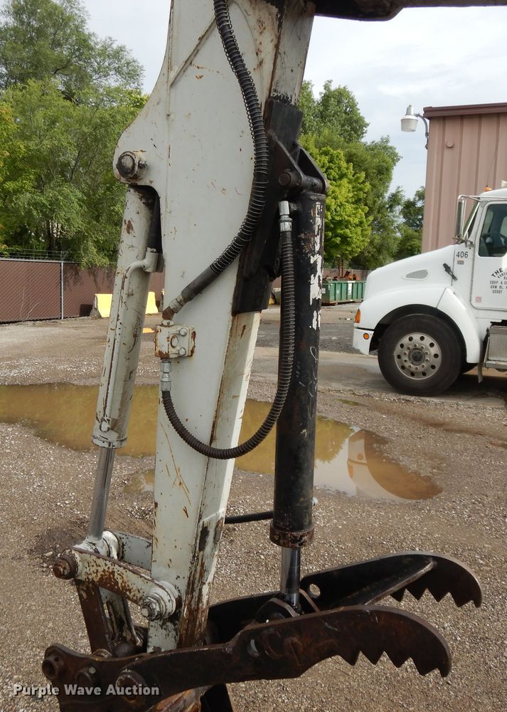 image for item DF5172 2005 Takeuchi TB135  mini excavator