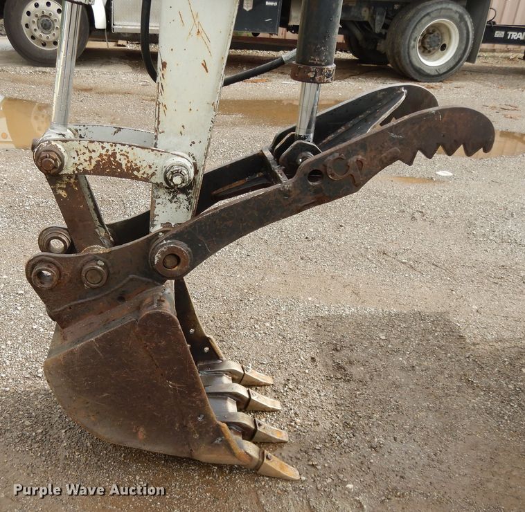 image for item DF5172 2005 Takeuchi TB135  mini excavator