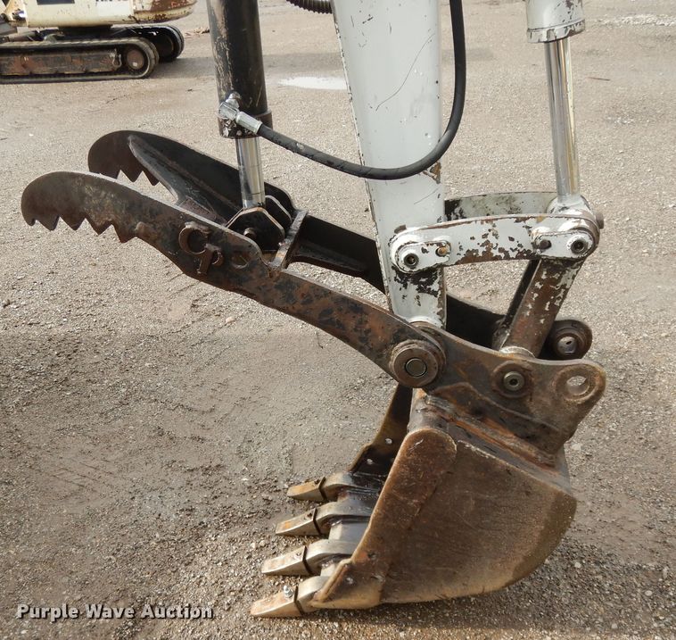 image for item DF5172 2005 Takeuchi TB135  mini excavator