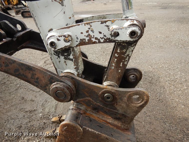 image for item DF5172 2005 Takeuchi TB135  mini excavator