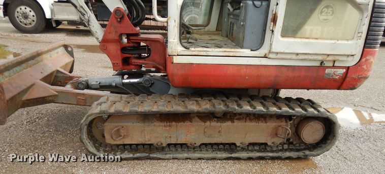 image for item DF5172 2005 Takeuchi TB135  mini excavator