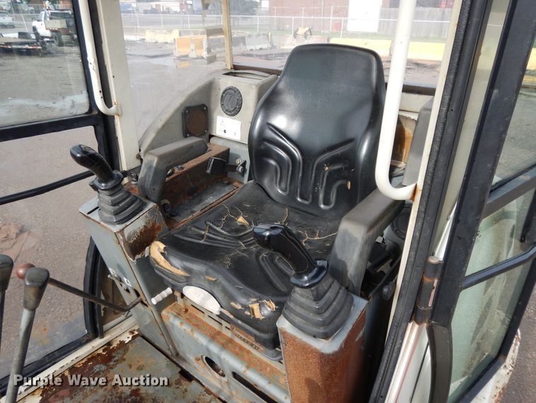 image for item DF5173 2006 Terex HR16  mini excavator