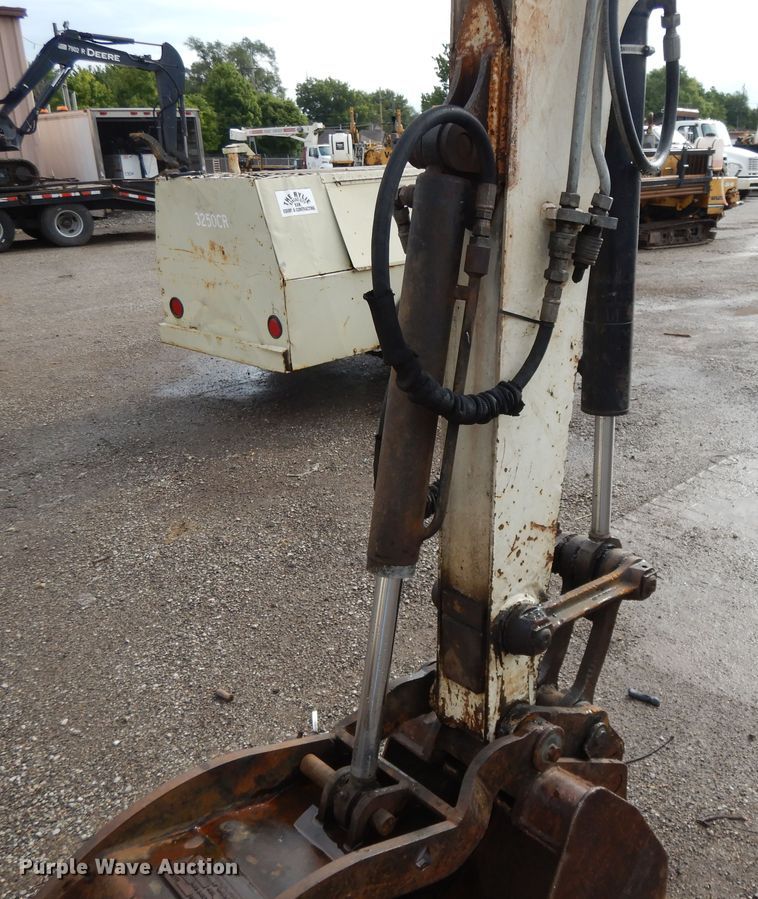 image for item DF5173 2006 Terex HR16  mini excavator