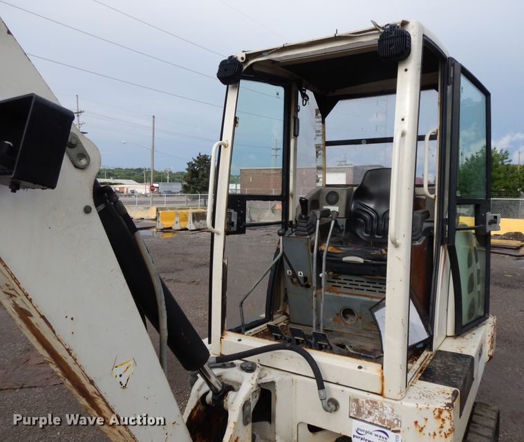image for item DF5173 2006 Terex HR16  mini excavator