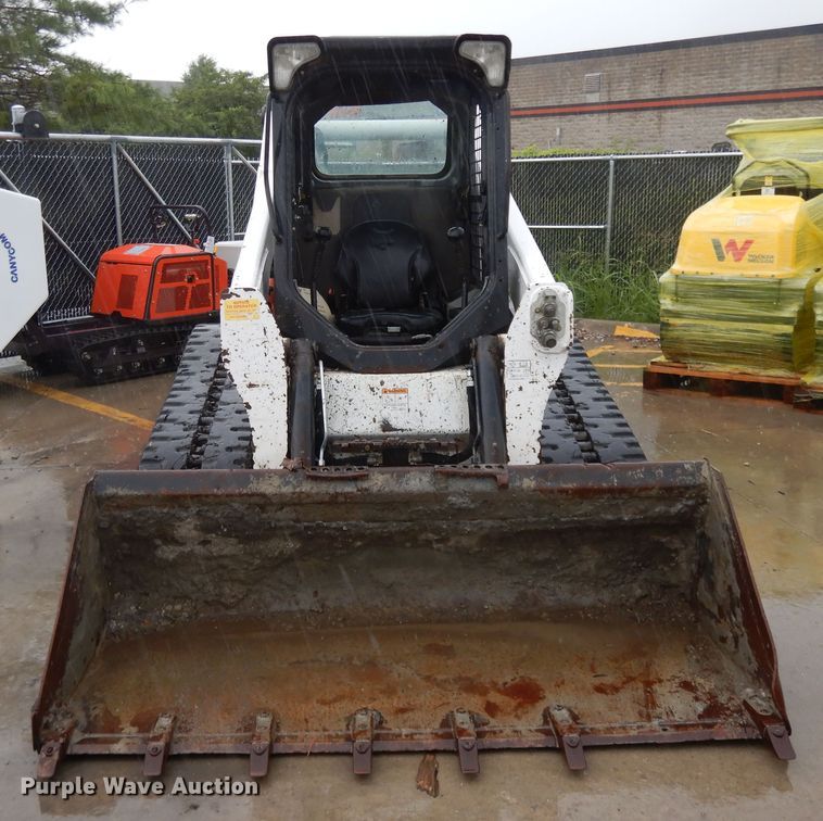 image for item DF5218 2015 Bobcat T750  tracked skid steer loader