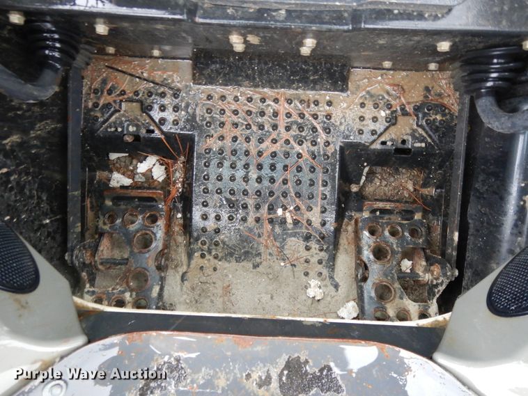 image for item DF5218 2015 Bobcat T750  tracked skid steer loader