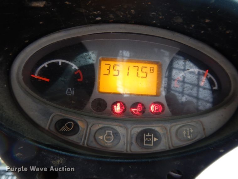 image for item DF5218 2015 Bobcat T750  tracked skid steer loader