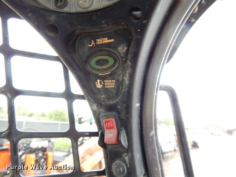 image for item DF5218 2015 Bobcat T750  tracked skid steer loader