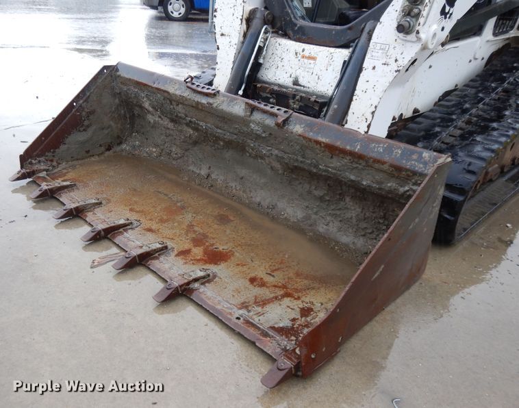 image for item DF5218 2015 Bobcat T750  tracked skid steer loader