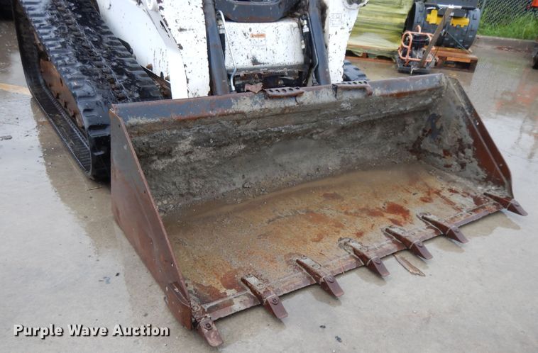 image for item DF5218 2015 Bobcat T750  tracked skid steer loader