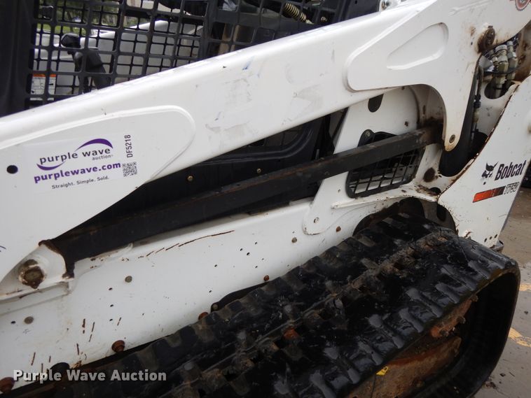image for item DF5218 2015 Bobcat T750  tracked skid steer loader