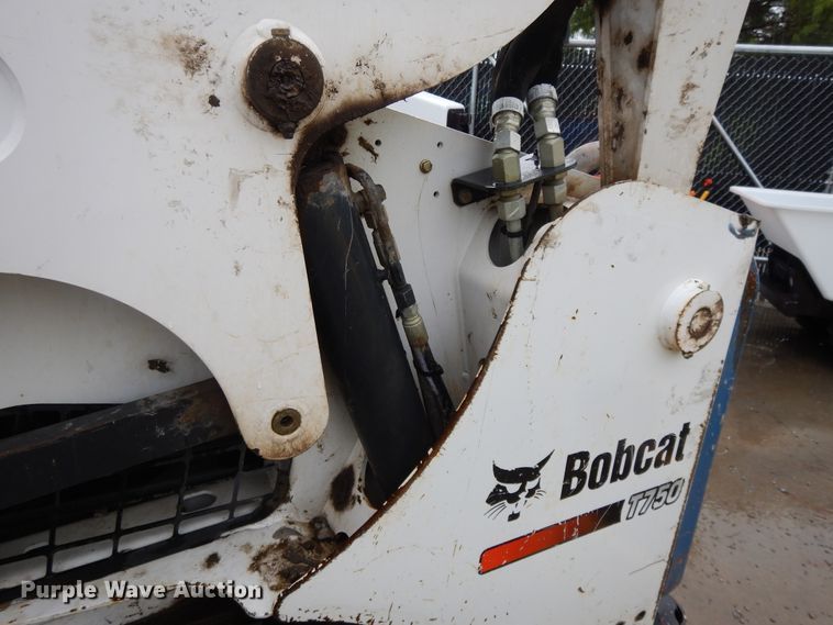 image for item DF5218 2015 Bobcat T750  tracked skid steer loader