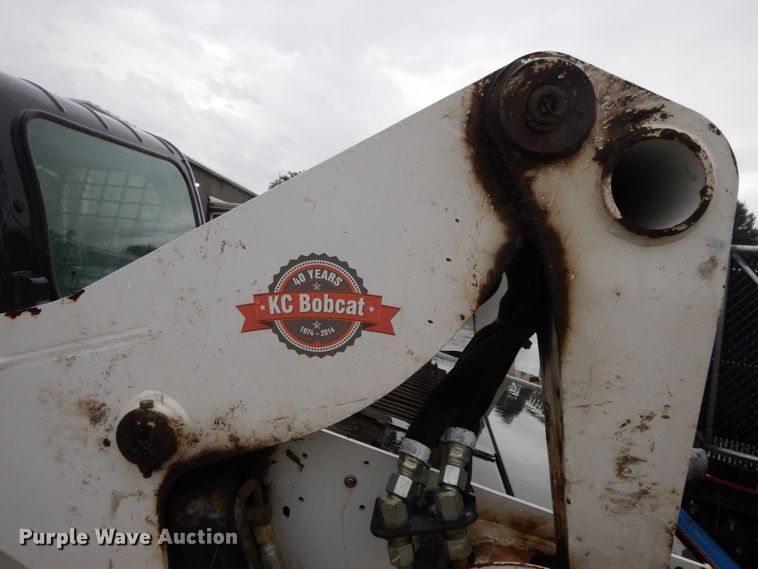 image for item DF5218 2015 Bobcat T750  tracked skid steer loader